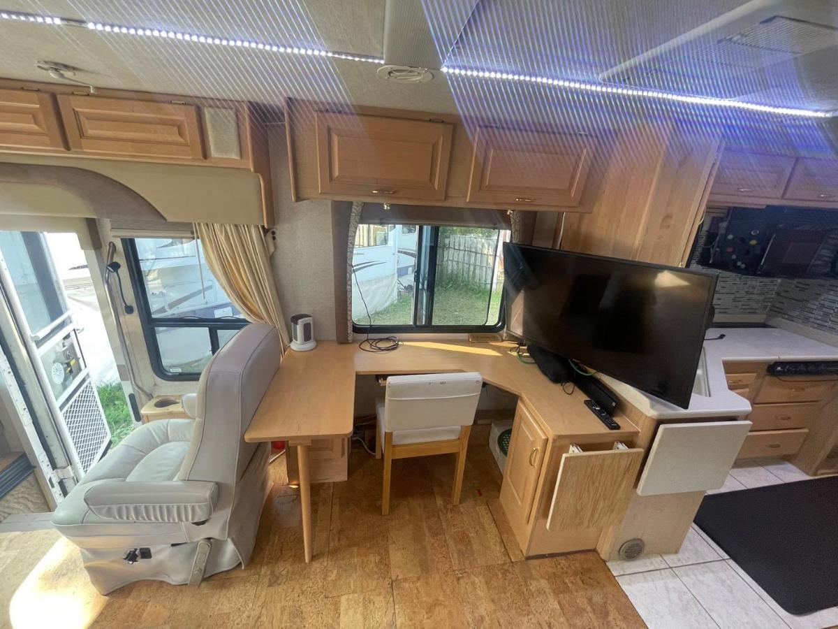 Rundle Mountain Rv Park Hotel Canmore Eksteriør billede