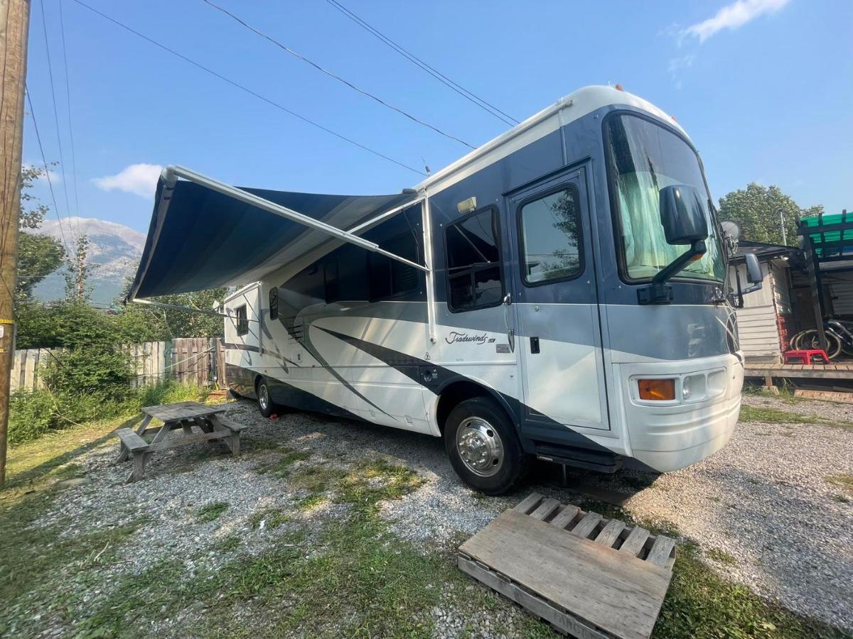 Rundle Mountain Rv Park Hotel Canmore Eksteriør billede