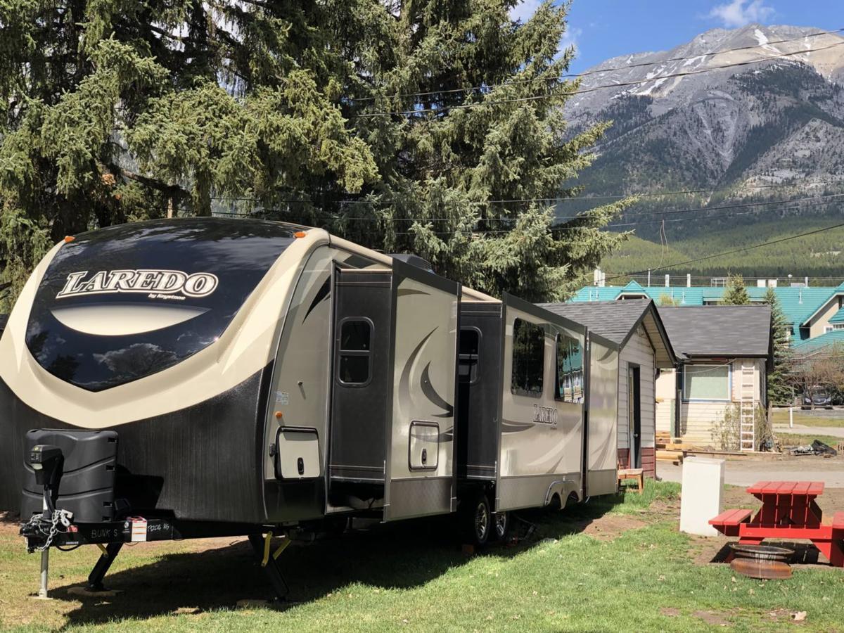 Rundle Mountain Rv Park Hotel Canmore Eksteriør billede