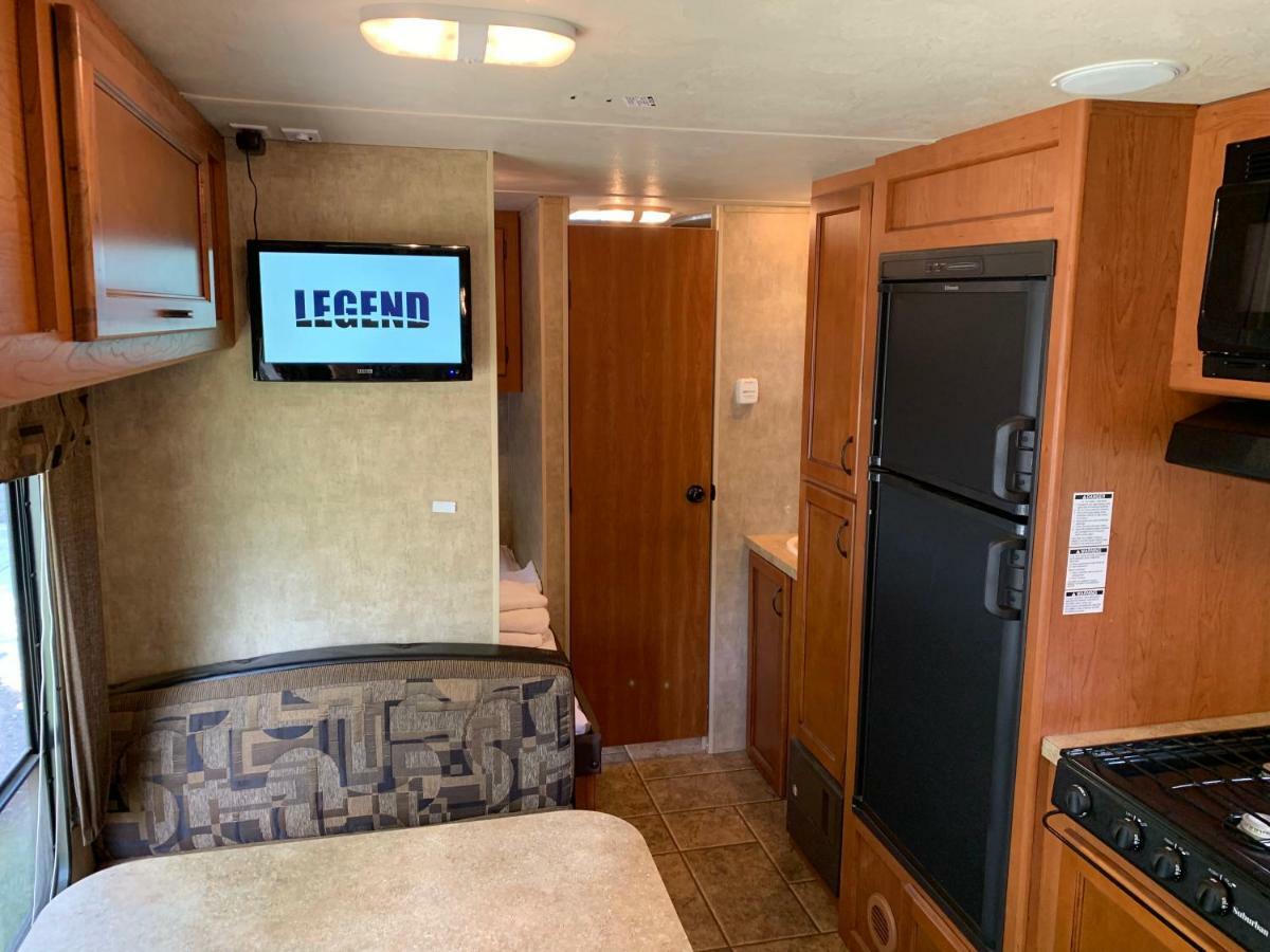 Rundle Mountain Rv Park Hotel Canmore Eksteriør billede