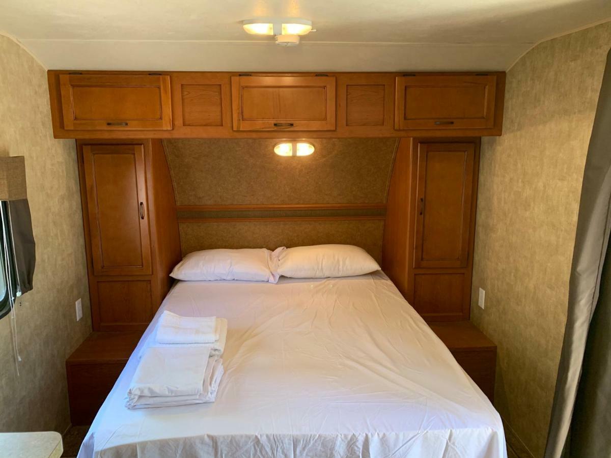 Rundle Mountain Rv Park Hotel Canmore Eksteriør billede